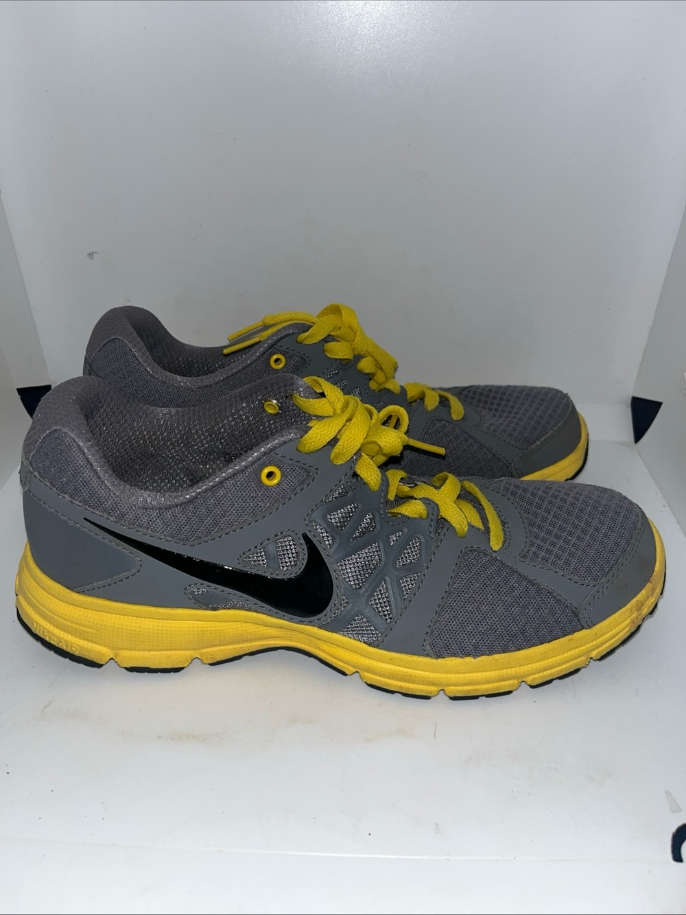 Nike Air Relentless 2 Mens Running Shoes Size 9 Gray Yellow 511914-004